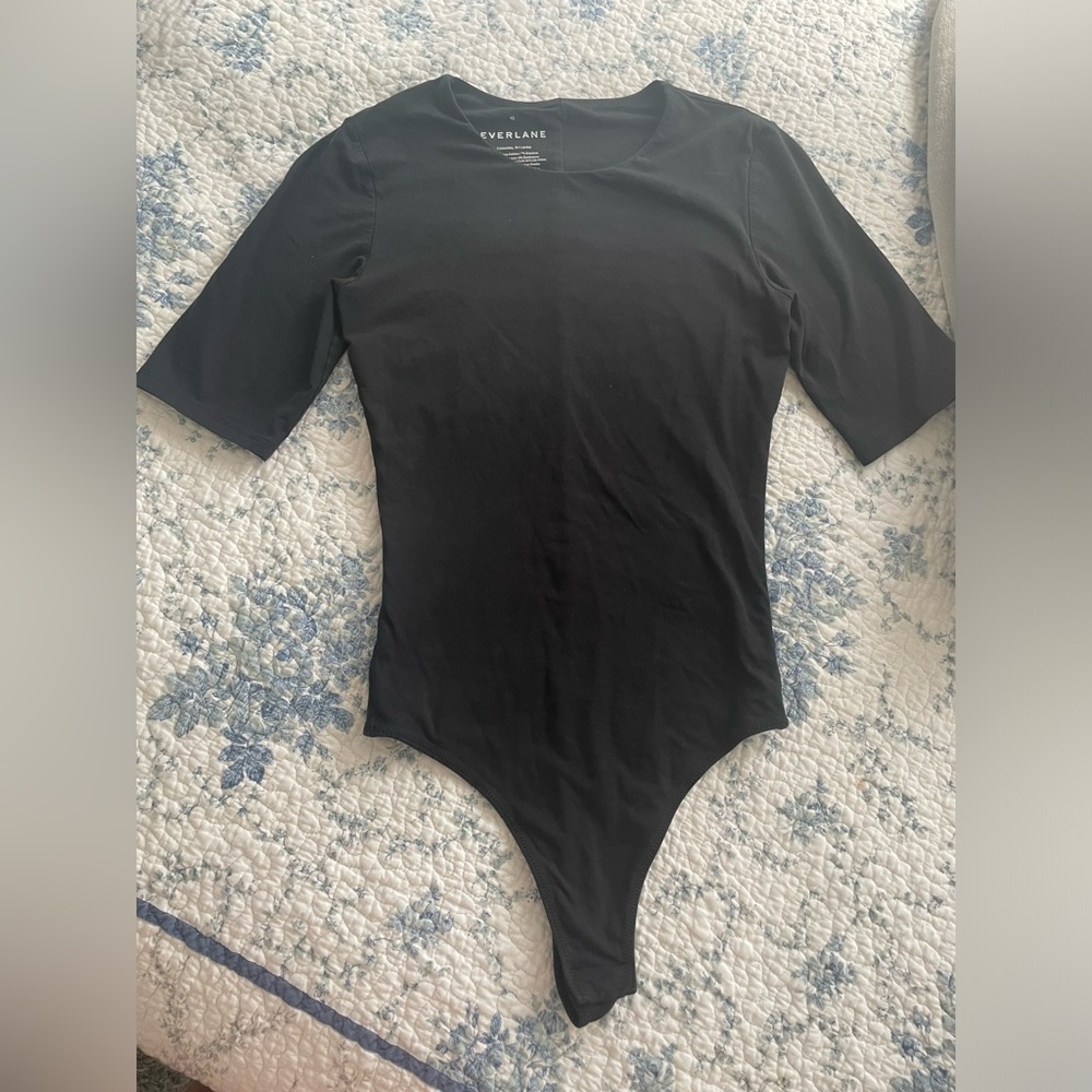 EVERLANE BLACK SHORT SLEEVE CREW NECK BODY SUIT BASIC SIZE XS GREAT CONDITION